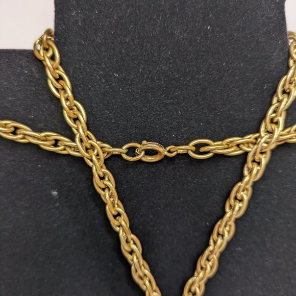 Vintage J.J. Jonette Goldtone Momma Bear with Cub Heavy Necklace - 15" Long - Picture 7 of 9